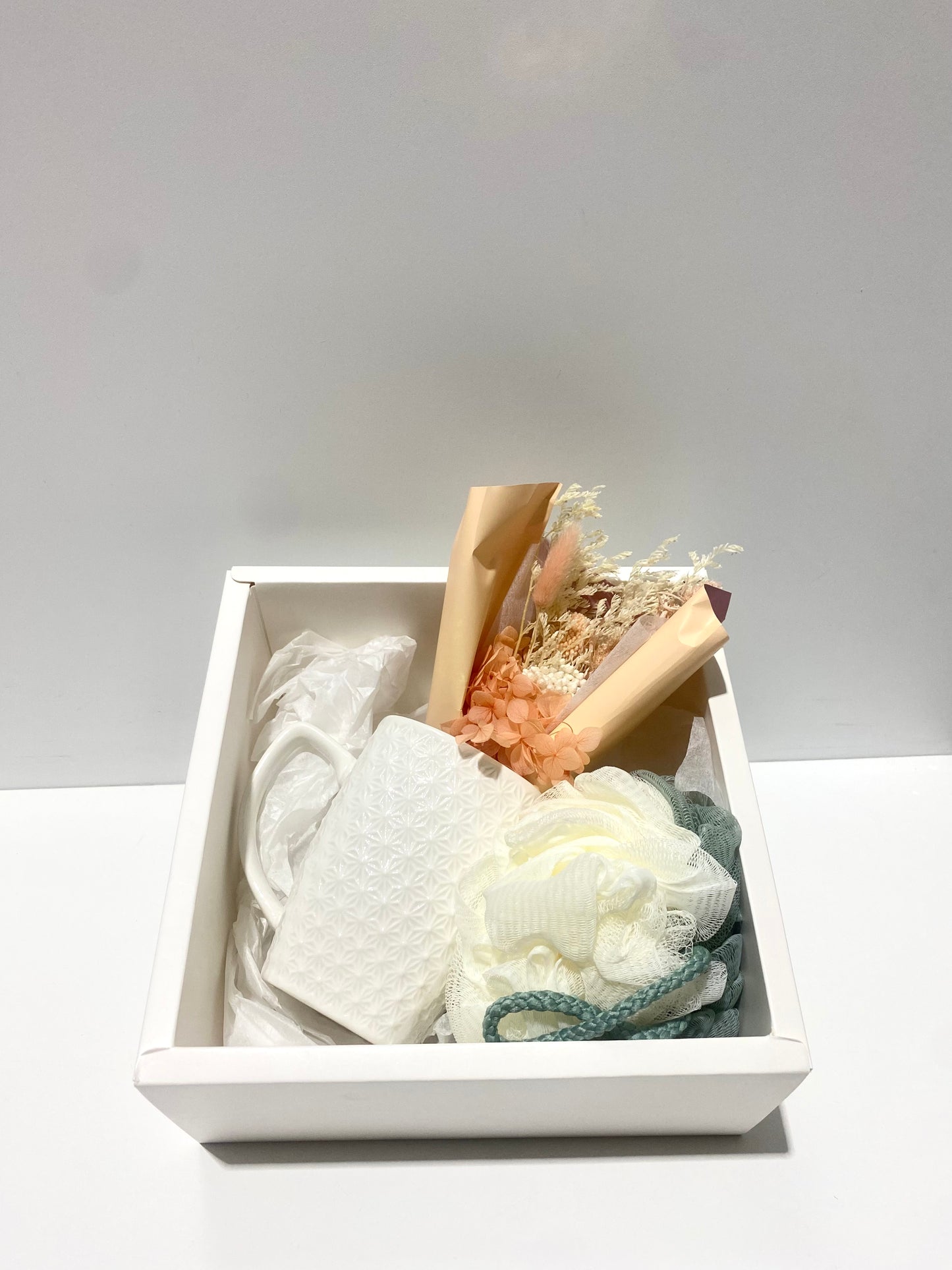 Gift Box Hamper With Mug + Loofa - Assorted Colours Available
