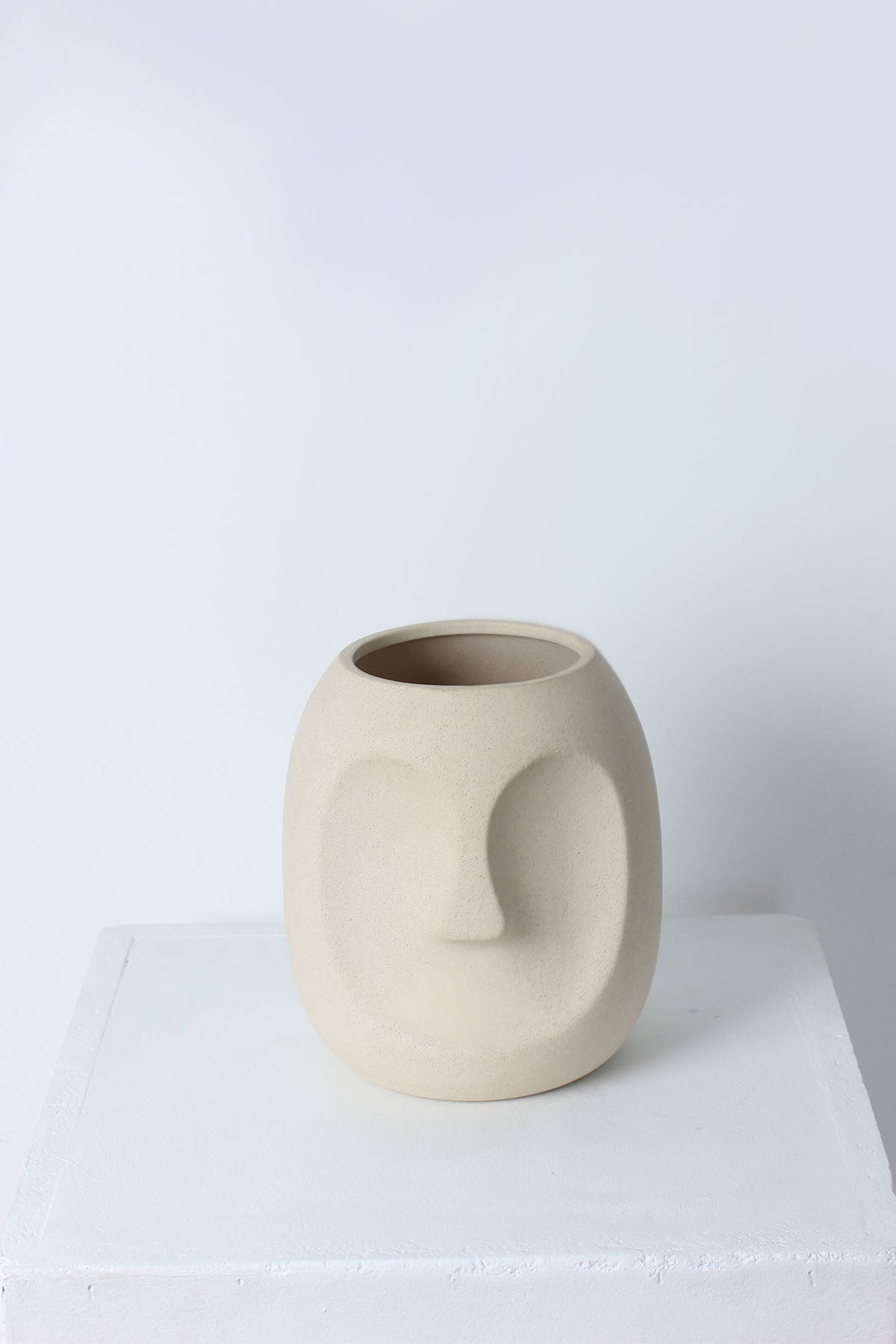 The Moda Short Round Vase - Sandstone